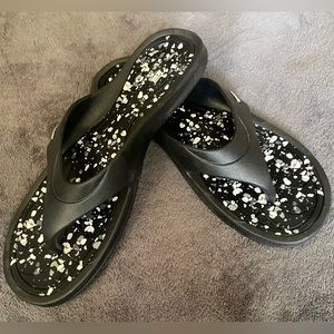 Womens flip flops